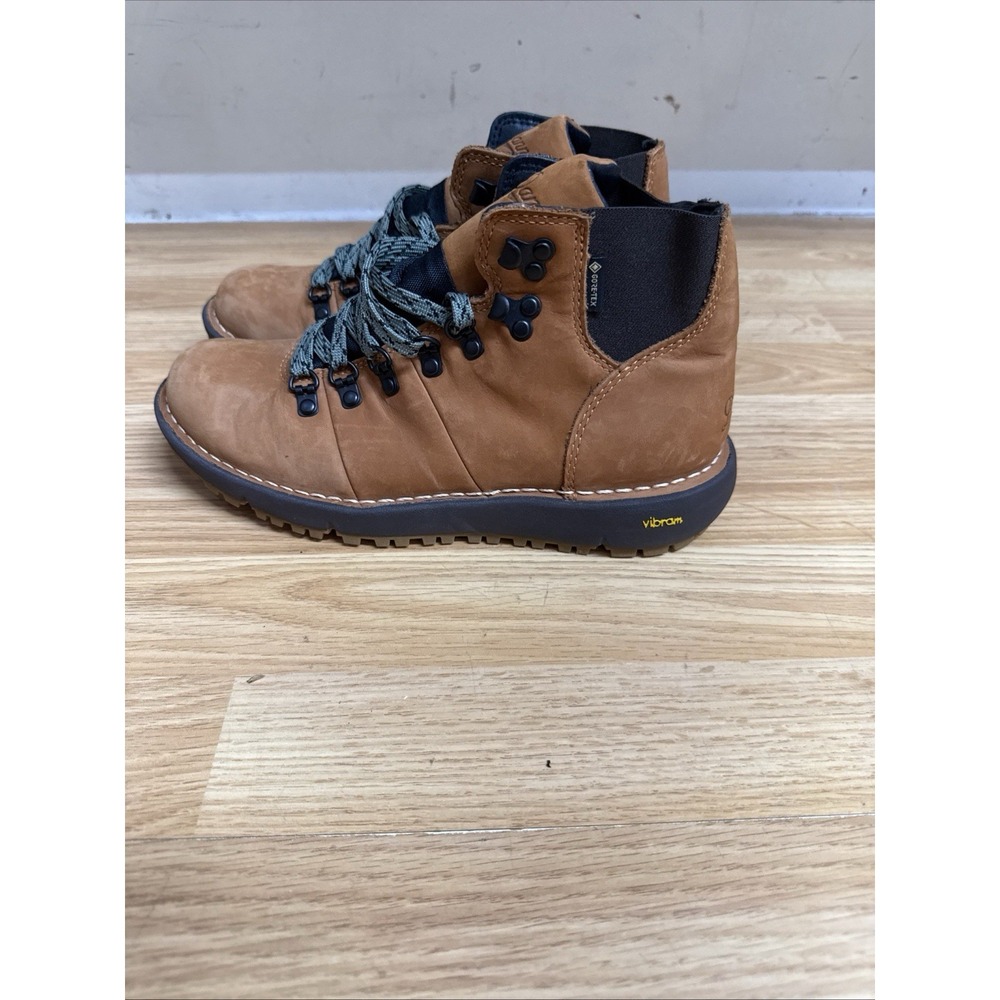 NWOB Danner Vertigo 917 Women's Suede Brown Ankle Boots GORE-TEX Vibram US 8 M